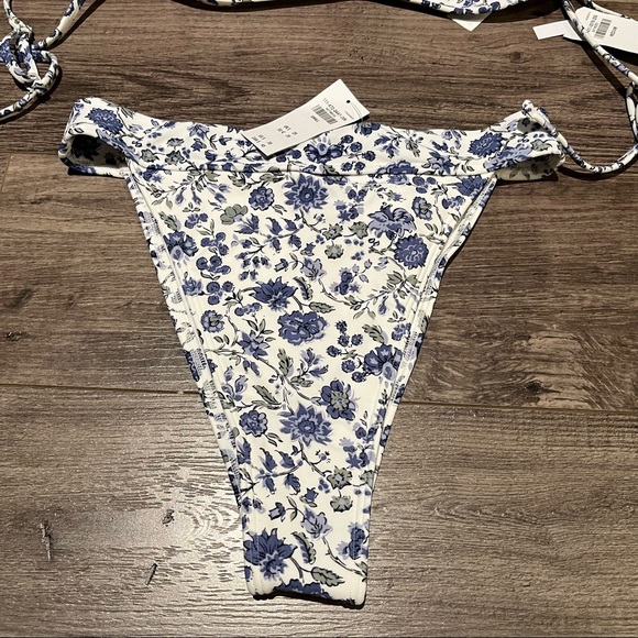 Never worn Abercrombie Bikini NWT - Picture 2 of 3